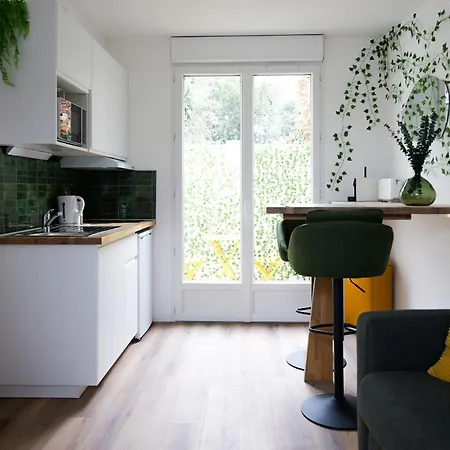 Entierement Renove Avec Patio - 2 Personnes *