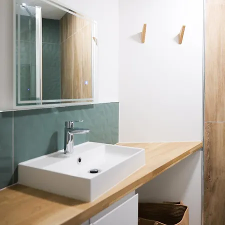 Entierement Renove Avec Patio - 2 Personnes * Angers