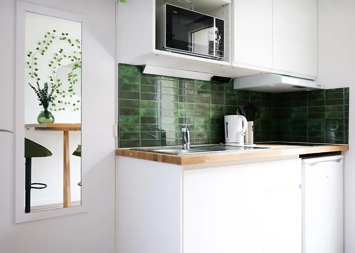 Appartement Entièrement Rénové Avec Patio - 2 Personnes *