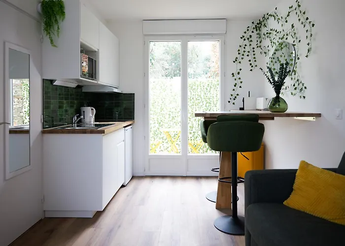 Entièrement Rénové Avec Patio - 2 Personnes *