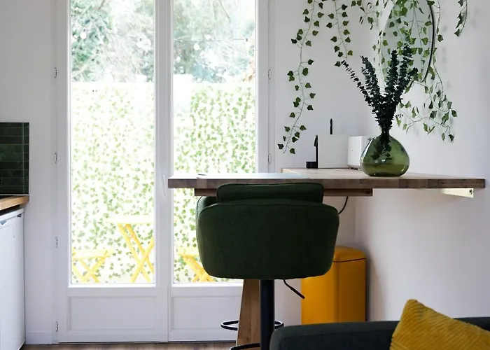 Appartement Entièrement Rénové Avec Patio - 2 Personnes *