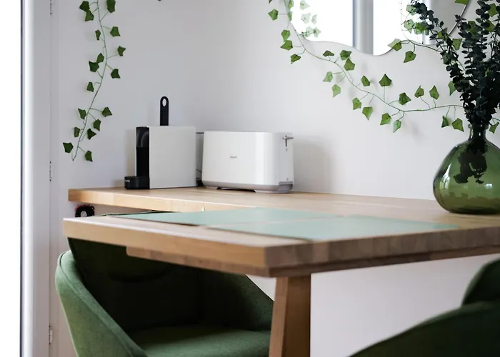 Appartement Entièrement Rénové Avec Patio - 2 Personnes *